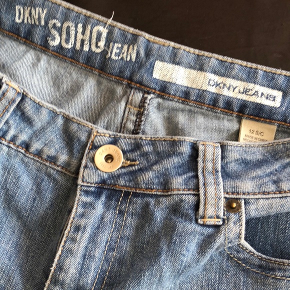 DKNY SOHO Vintage Medium Wash 5 Pocket Flare Jeans - Picture 4 of 7